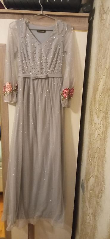 vecerni donlar: Qadın geyimləri – 4 paltar dəsti 1) Qara uzun paltar - Klassik qara — 3