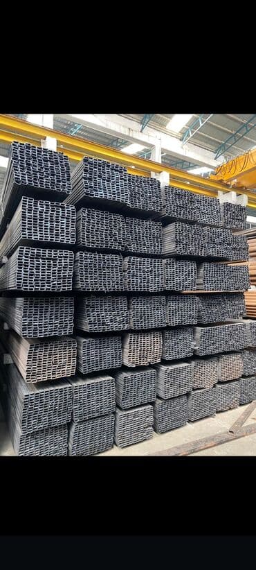 Müxtəlif ölçülü və formalı metal borular və profillər. Tikinti və