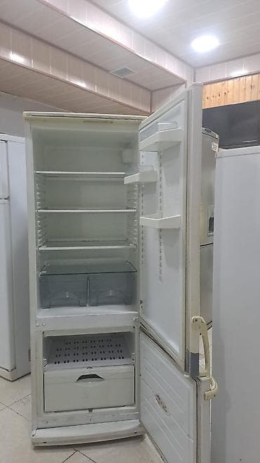 İki qapılı soyuducu (aşağıda dondurucu bölmə) Xüsusiyyətlər: - Ön