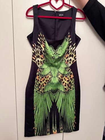 Kurtkalar: Just Cavalli brend paltar
42 Razmer
Az geyinilib — 1