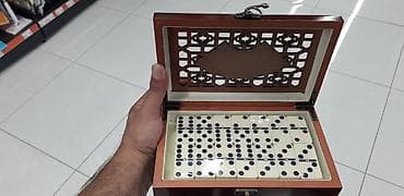 idman şort: Taxta qutuda domino dəsti - Klassik “Dominoes” yazılı taxta qutu — 8