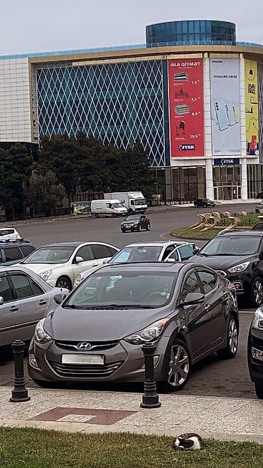 mini avtomobil: Hyundai Elantra: 1.8 l | 2012 il Sedan — 2