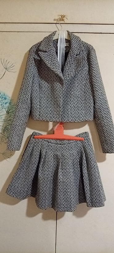 İki hissəli qadın dəsti – jaket və ətək - Brend: Chanel (etiketdə