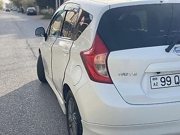 avto satis: Nissan Note (E12) – ağ rəngli, 5 qapılı şəhər hetçbeki Mühərrik və — 5