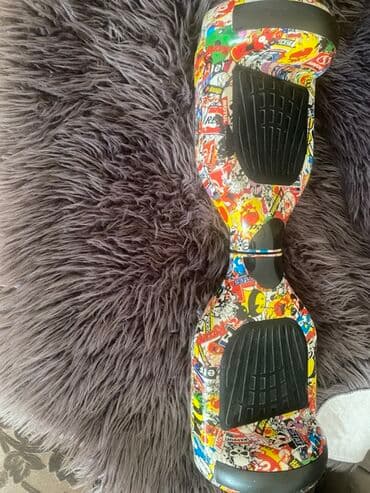 Sürətli və əyləncəli hərəkət üçün nəzərdə tutulmuş rəngarəng, stikerli