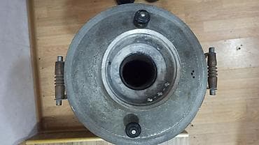 samovar satiram: Köhnə tip kömür/odunla işləyən samovar. 50 litrlik mis — 2