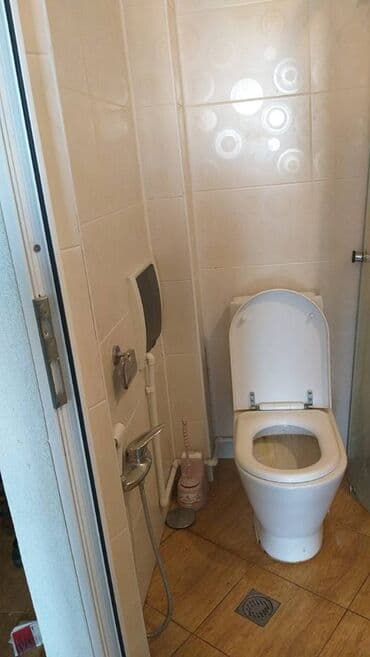 1 комнатная квартира снять: İçəri şəhər metrosunun yaxınlığında Baksovetde 5 mertebeli binanın — 7