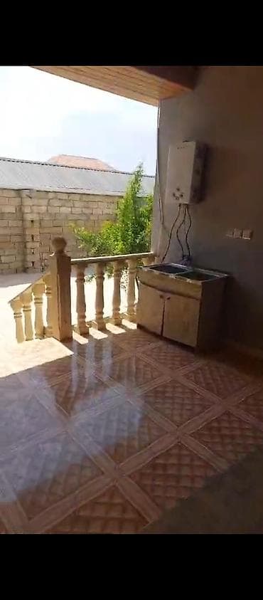 bag evlerinde: Ünvan Pirşağı ev 2 sot bələdiyyə sənəti qaz su işıq daima 8 daş — 3