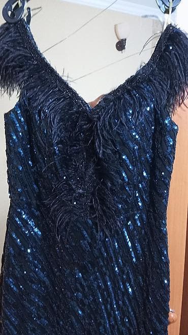 don sekilleri: Zərif gecə paltarı – tünd göy rəngdə, tam uzunluqda. - Parça — 1