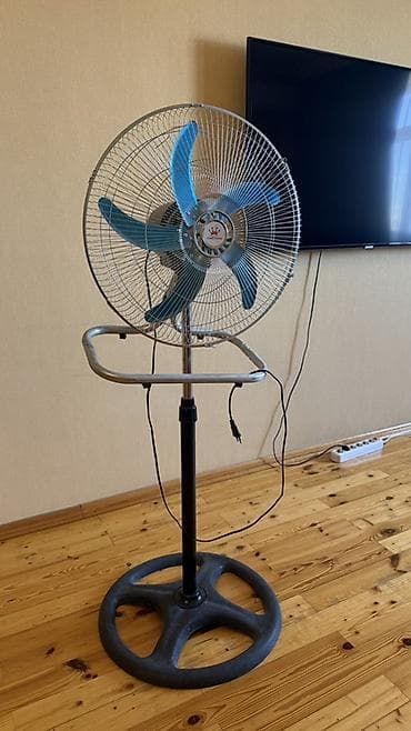 ventilyator mini: Güclü dayaqlı döşəmə ventilyatoru - Tip: Döşəmə tipli, hündürlüyü — 1