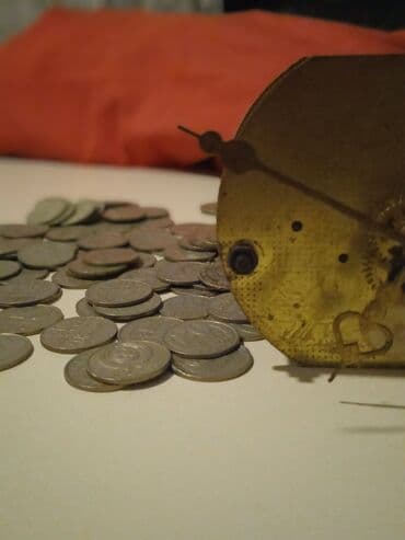 Oxu, sonra əlaqə saxla. CCCP qəpikləri, SSRİ qəpikləri satılır. Hamısı