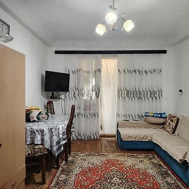 Yasamal rayon 20yanvar metrosunun düz yaxinliginda 5 mertebeli binanin