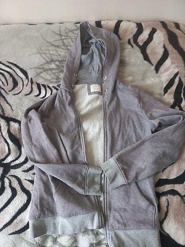 ev desti: Qadın və ya qızlar üçün jilet,kofta,kapşonkalı üst geyimi.Heç bir — 1