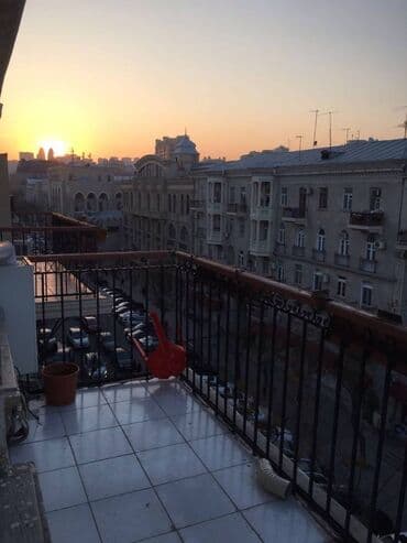 xacmazda tecili satilan evler: Bakı, 2 otaqlı, Köhnə tikili, m. Sahil, 54 kv. m — 10