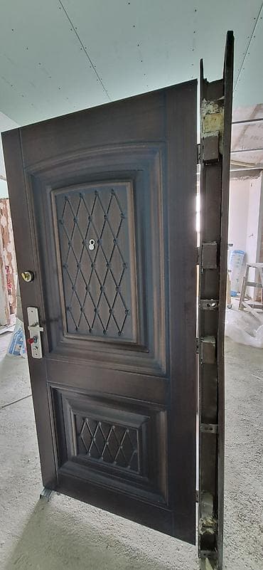 Metall giriş qapısı – klassik dizayn - Material: möhkəm metal