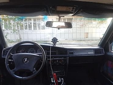 senedsiz masin: Mercedes-Benz 190 (W201): 1.8 l | 1992 il Sedan — 4