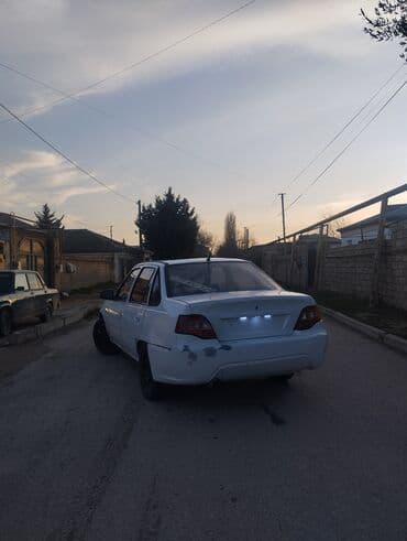 xəzər maşını: Avtomobil: Sedanın tam komple eksteryer və interyer görüntüləri — 6