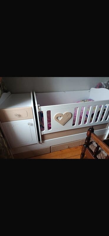 Oğlan və qız üçün, Dördbucaq, Beşik, Dəstsiz, Matras ilə, Yellənmə mexanizm ilə