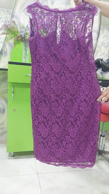 viskozdan qadın donları: Bənövşəyi rəngdə, tam krujeva (dantel) işləməli zərif don. - Siluet — 1