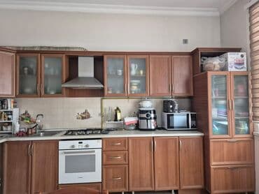 işlenmiş metbex mebeli gence: Salam, mətbəx mebeli TƏCİLİ satılır, qaz plitəsi və asperator üstündə — 1