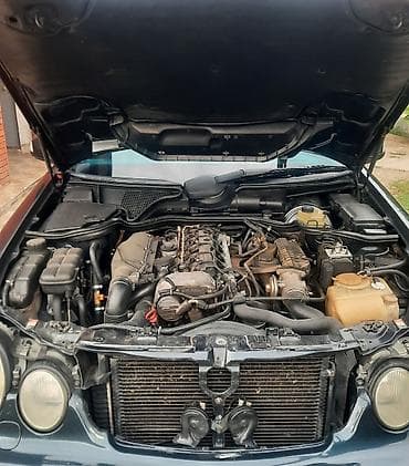 teker mersedes: Mercedes-Benz E‑Class (W210) sedan - Kuzov: 4 qapılı sedan, tünd mavi — 3
