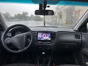 qubada ucuz avtomabiller: Kia Rio: 1.4 l | 2006 il Hetçbek — 7