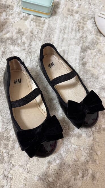 Məktəbli forması: H&M qız uşaqları üçün baletka ayaqqabılar - Rəng: qara, parlaq — 1