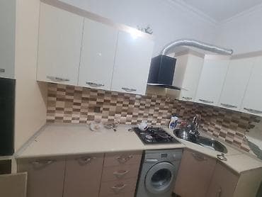 Mətbəx mebeli dəsti – künc yerləşimli, üst və alt dolablarla ev təmir