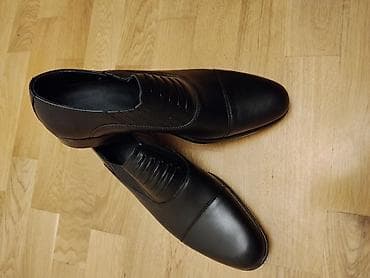 Туфли: Kişi üçün klassik qara tufli. 43 razmer yenidir. 65 alınıb 45 AZN — 1