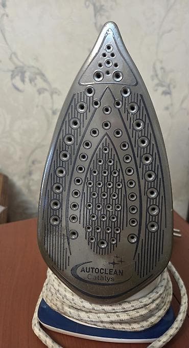 buxar: Tefal Ultimate Autoclean 300 buxarlı ütü - Güc: 2600 W - Buxar gücü — 2