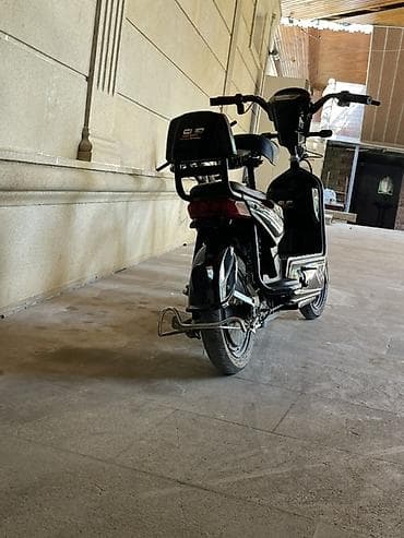 moto m50n: Elektrik skuter – qara rəng, şəhər daxili rahat gediş üçün. Texniki — 4