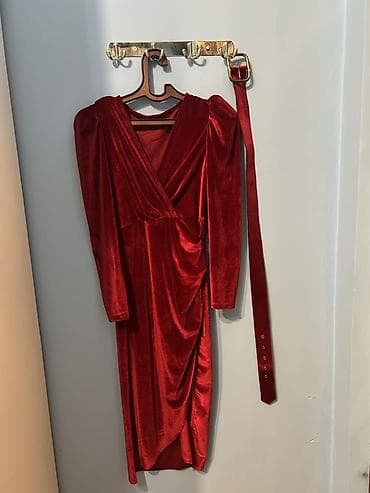 Женская одежда: Qırmızı məxməri qadın donu + uyğun kəmər - Material: yumşaq, parlaq — 1