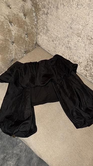 yeni il geyim: Bluz koynek standart olcu dartinan yenidir Qara şifon/qaymaqlı parça — 1