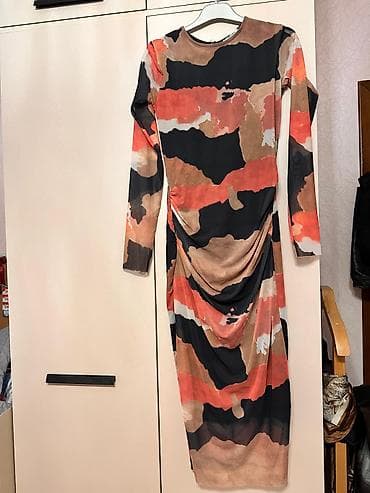 des geyimler: Qadın geyimləri dəsti – 4 əd
2_3dəfə geyinilib — 1