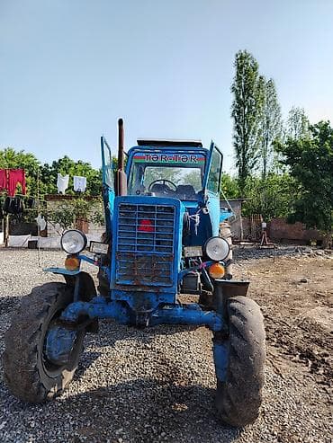 ev masin: Traktor MTZ-50 (mavi, kabinli) - Güclü dizel mühərrik, ön egzoz — 2