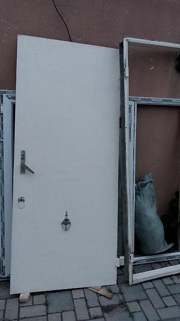 Metall qapı dəsti - Material: Polad əsaslı metal qapı, ikiüzlü dizayn