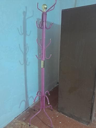 Metal paltar asılqanı – döşəməyə qoyulan model - Rəng: çəhrayı — 2
