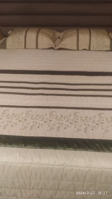 Yataq üçün Yeni Yataq örtüyü, Ünvandan götürmə — 3