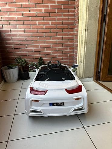 oyuncaq pultlu masin: Uşaq üçün elektrikli minik maşını – ağ rəng - Idman kupesi dizaynlı — 3