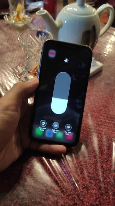 sony xperia 1: IPhone 11, 64 GB, Qara — 1