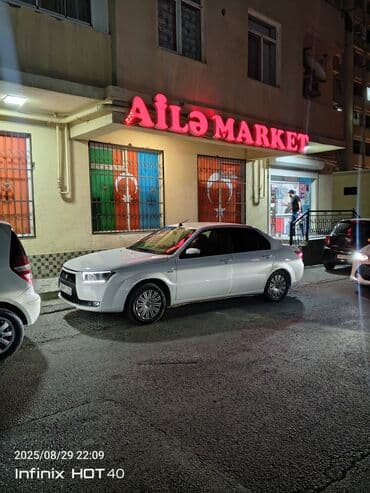 Avtomobil: Iran Khodro (IKCO) Dena/Runna üslubunda ağ rəngli sedan