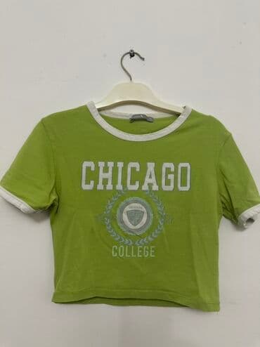 Xaki-yaşıl rəngdə qısa kəsimli (crop) T‑şört. - Ön hissədə iri