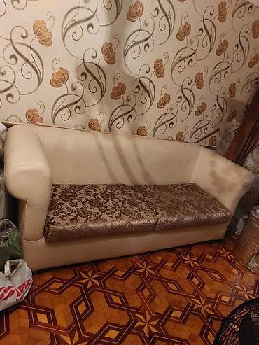 tek divan: Klassik dizaynlı divan - Rəng: krem rəngli karkas, qəhvəyi/floristik — 1