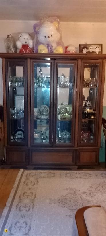 Yataq mebeli. 280 manat. Servant 180 manat. Aşaği yerləri var — 5