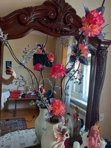 Güllər 6 manat. 3 ədəddir