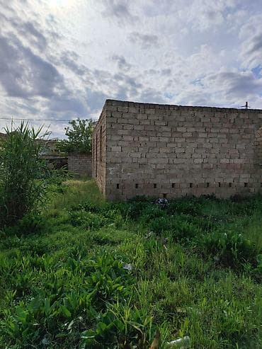 evl: Satılır: yarımçıq tikili və həyət sahəsi - Material: daş hörgü - — 6