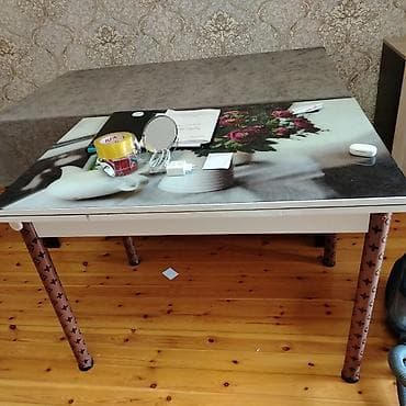 Şüşəüstlü mətbəx/çay masası - Üst hissə: bərk temperli şüşə, foto lalafo.az -da Şüşəüstlü mətbəx/çay masası - Üst hissə: bərk temperli şüşə, foto