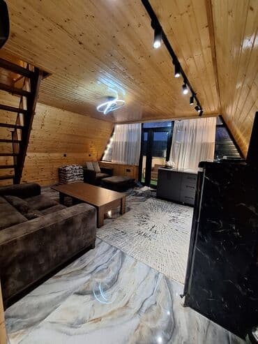Аренда дач: A-frame üslubunda komfortlu kottec Xüsusiyyətlər: - Üçbucaq formalı — 3