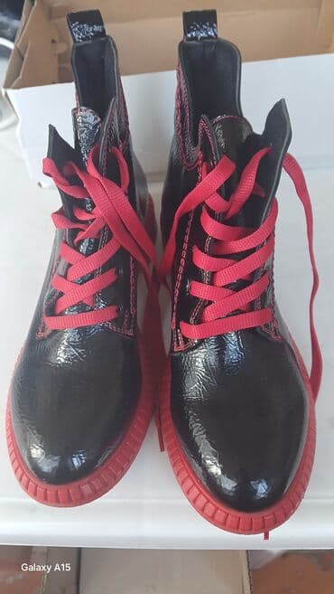 2 defe geyinilib yeni kimidi - Model: bağcıql - Rəng: parlaq qara