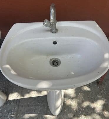 Təmizləyici vasitələr: Ayaqüstü lavabo dəsti - Material: ağ keramika (pedestal ayaq + əsas — 2